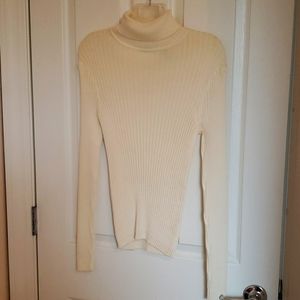 Ladie's cream colored long sleeve turtleneck